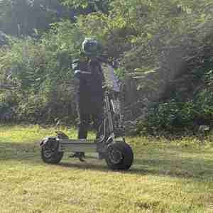 La m¨¢s nueva fabricaci¨®n de scooters el¨¦ctricos